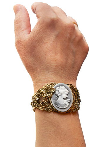 Armspange mit schmuck - armspange, schmuck-kamee